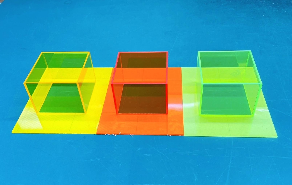 蛍光色透明アクリル